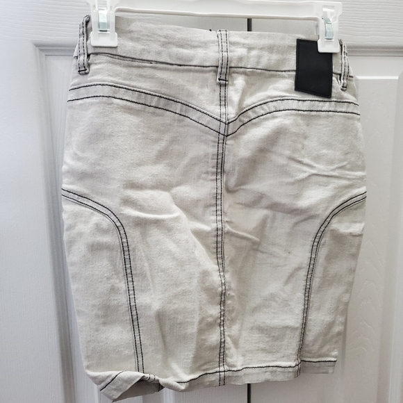 Mini skirt - Picture 2 of 4